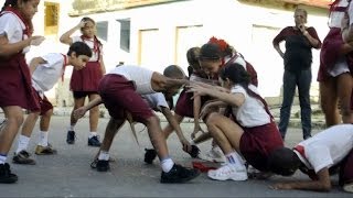 Pañoleta Cuban kids game played in the street [upl. by Yorgo885]