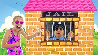 Amelia Avelina and Akim rescue the police from jail playhouse [upl. by Nodnab]