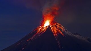 Impresionantes imágenes del volcán Tungurahua en Ecuador [upl. by Eeral173]