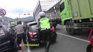 AKSI KEJARKEJARAN MOBIL PENCURI [upl. by Relyhs]