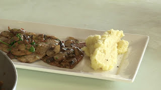 SCALOPPINE AI FUNGHI  Video ricetta  Grigio Chef [upl. by Aerdnu]