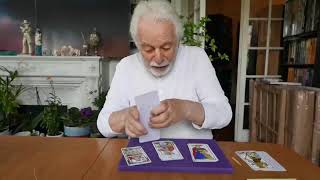 Lección de Tarot por Alejandro Jodorowsky [upl. by Adnilev804]