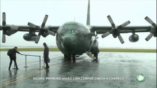 Avião da FAB com corpos de brasileiros chega a Chapecó [upl. by Talanta48]