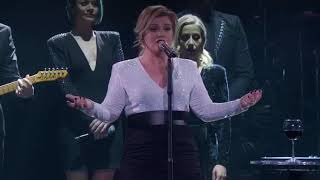 Kelly Clarkson sings God is a woman by Ariana Grande [upl. by Ciryl]