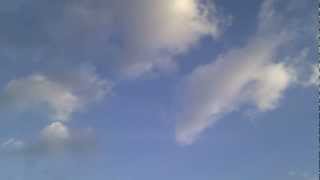 Nuages et ciel bleu en timelapse [upl. by Eniale754]