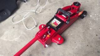 How to Properly Use a Hydraulic Car Jack [upl. by Ynaffat]