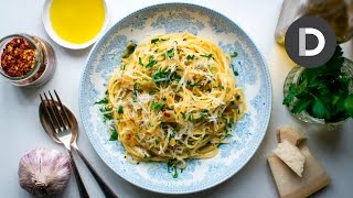 Spaghetti Aglio E Olio 5 Ingredient Pasta Recipe [upl. by Lowson]