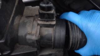 Volkswagen T5 25 TDI deep knocking noise worn camshaft and tappets [upl. by Ylrebmek]