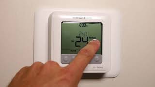 Honeywell T4  How To Use Thermostat Fan Modes [upl. by Nabila]